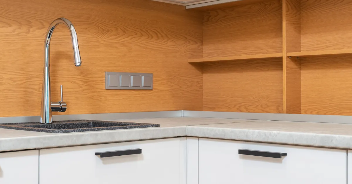 キッチンの流し台と調理台
